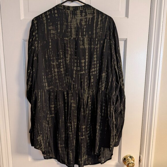 Torrid Black & Olive Abstract Print Button-Front Tunic Top – Size 1 - Picture 3 of 6